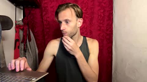 Snapshot of aquilesmade chatting on 10.12.25 Aquilesmade online show from 10.12.25