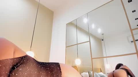  Ara Ferrer  online show from 11.19.25