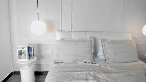  Ara Ferrer  online show from 02.10.26