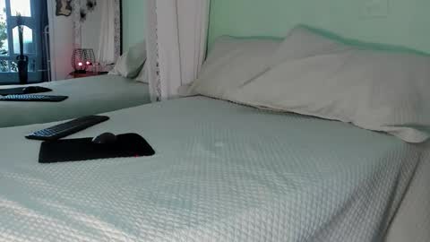 Nadia Cyel online show from 10.27.25