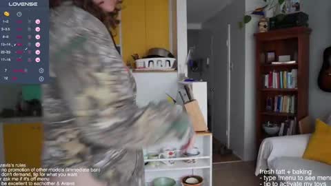 Snapshot of araviself chatting on 10.25.25 aravis online show from 10.25.25