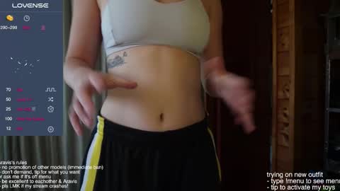 Snapshot of araviself chatting on 12.05.25 aravis online show from 12.05.25