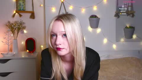 Snapshot of arcticaryder chatting on 09.28.25 Jenny online show from 09.28.25