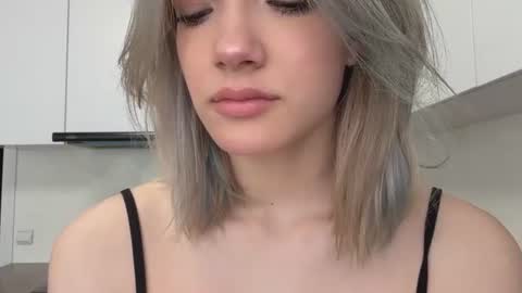 Caroline online show from 08.03.26