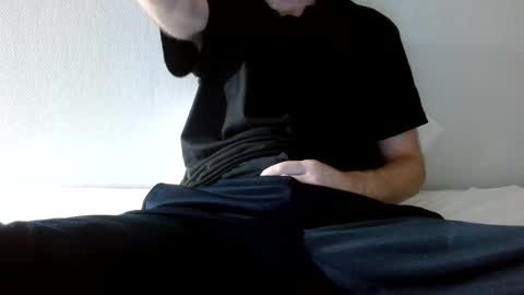 Snapshot of arekusan6 chatting on 10.31.25 Arek online show from 10.31.25