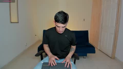 Snapshot of ares_johnsonn chatting on 10.01.25 Ares online show from 10.01.25