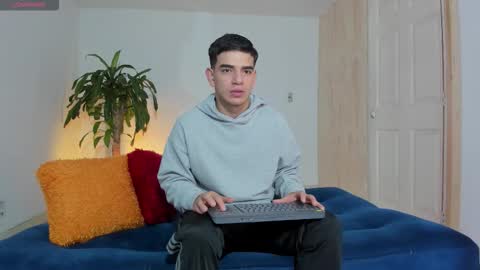 Snapshot of ares_johnsonn chatting on 11.03.25 Ares online show from 11.03.25