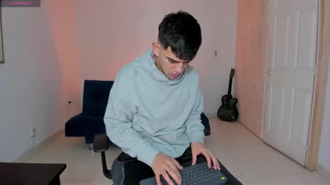 Snapshot of ares_johnsonn chatting on 11.17.25 Ares online show from 11.17.25