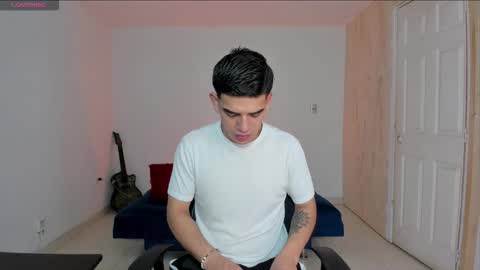 Snapshot of ares_johnsonn chatting on 11.19.25 Ares online show from 11.19.25