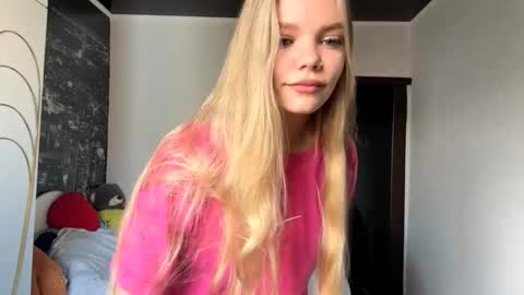 Snapshot of argeliaboivin chatting on 10.30.25 Amelia online show from 10.30.25