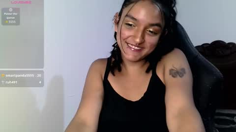 Snapshot of ari_20_ chatting on 09.28.25 Bella online show from 09.28.25