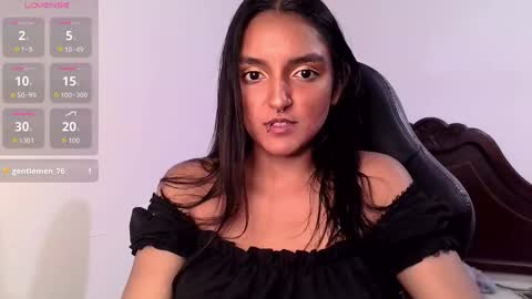 Snapshot of ari_20_ chatting on 09.30.25 Bella online show from 09.30.25