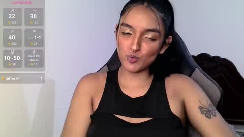 Snapshot of ari_20_ chatting on 10.01.25 Bella online show from 10.01.25