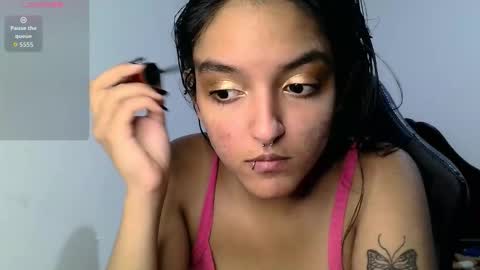 Snapshot of ari_20_ chatting on 10.06.25 Bella online show from 10.06.25