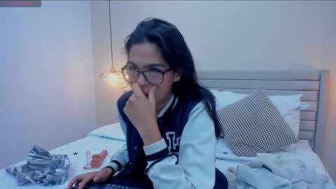 Snapshot of ari_cooper_ chatting on 12.02.25 Ara online show from 12.02.25