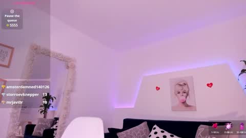 Snapshot of ari_es chatting on 01.22.25 Ari online show from 01.22.25