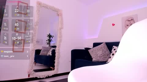 Snapshot of ari_es chatting on 01.27.25 Ari online show from 01.27.25