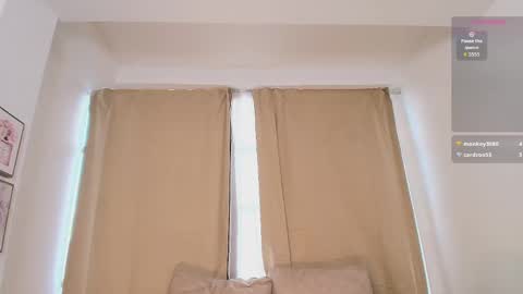 Snapshot of ari_es chatting on 09.11.25 Ari online show from 09.11.25