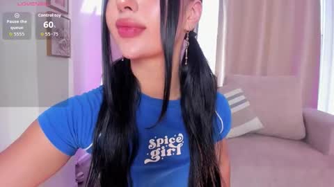 Snapshot of ari_es chatting on 12.05.25 Ari online show from 12.05.25