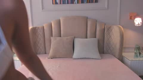 Snapshot of aria_greco chatting on 02.20.25 Aria  online show from 02.20.25