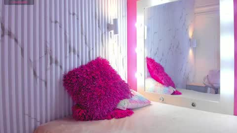 Aria Millers  online show from 02.04.25