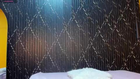 Aria Millers  online show from 10.12.25