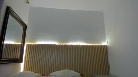 Aria Millers  online show from 12.21.25