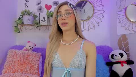 Snapshot of ariadna_evangeline chatting on 10.11.25 Angel online show from 10.11.25