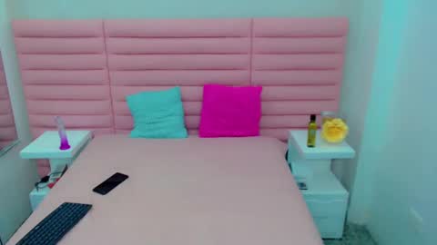 Snapshot of ariadna_princes chatting on 02.05.25 ARIADNA online show from 02.05.25