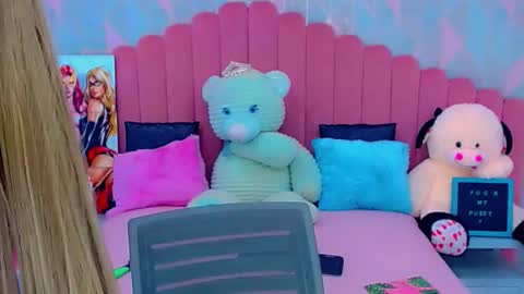 Snapshot of ariadna_princes chatting on 11.25.25 ARIADNA online show from 11.25.25