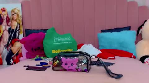 Snapshot of ariadna_princes chatting on 11.30.25 ARIADNA online show from 11.30.25