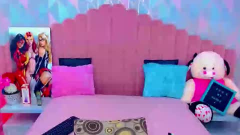 Snapshot of ariadna_princes chatting on 12.17.25 ARIADNA online show from 12.17.25