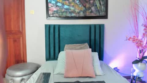 AriadnaHolt online show from 11.09.25