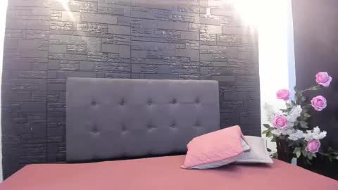 Snapshot of ariamoonlight chatting on 02.10.25 online show from 02.10.25