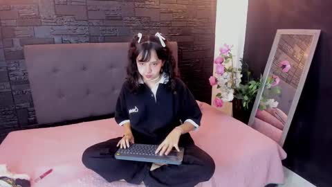 Snapshot of ariamoonlight chatting on 02.22.25 online show from 02.22.25