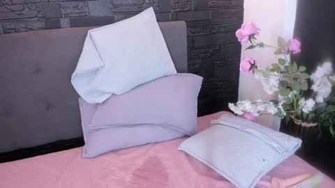 Snapshot of ariamoonlight chatting on 03.10.25 online show from 03.10.25