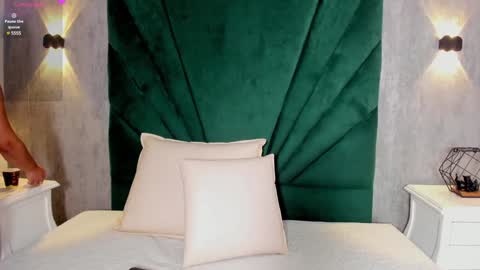 Snapshot of ariana_ceballos chatting on 01.20.25 ARIANA online show from 01.20.25