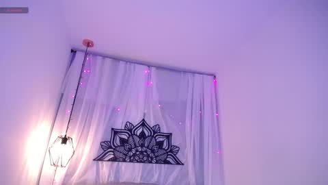 Snapshot of ariana_ceballos chatting on 03.10.25 ARIANA online show from 03.10.25