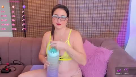 Snapshot of ariana_cross_ chatting on 12.03.24 Ariana Cruz online show from 12.03.24