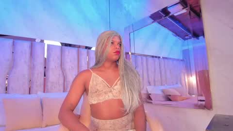 ariana_grande233 online show from 04.27.26