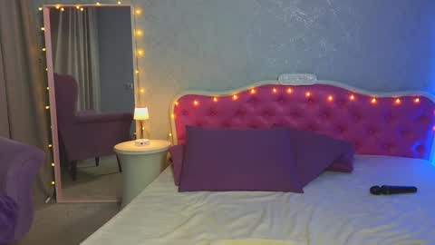 Snapshot of ariana_petite chatting on 01.20.25 Ariana online show from 01.20.25