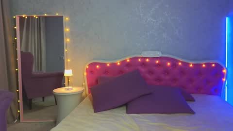 Snapshot of ariana_petite chatting on 01.24.25 Ariana online show from 01.24.25