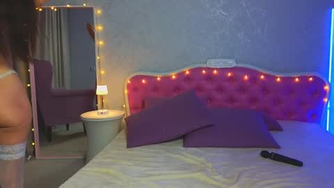 Snapshot of ariana_petite chatting on 01.25.25 Ariana online show from 01.25.25