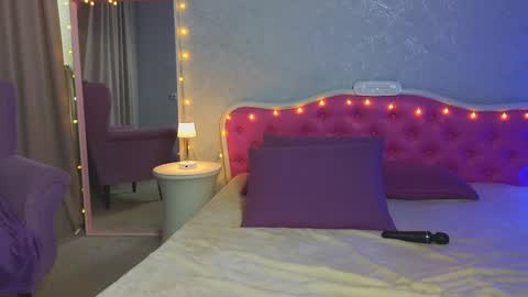 Snapshot of ariana_petite chatting on 01.27.25 Ariana online show from 01.27.25