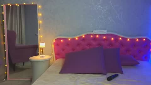 Snapshot of ariana_petite chatting on 02.04.25 Ariana online show from 02.04.25