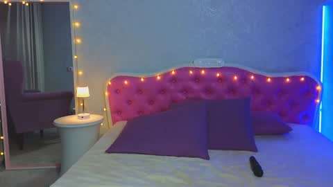 Snapshot of ariana_petite chatting on 02.04.25 Ariana online show from 02.04.25