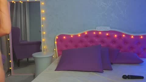 Snapshot of ariana_petite chatting on 02.10.25 Ariana online show from 02.10.25