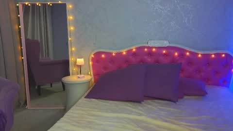 Snapshot of ariana_petite chatting on 02.23.25 Ariana online show from 02.23.25