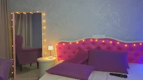 Snapshot of ariana_petite chatting on 02.28.25 Ariana online show from 02.28.25