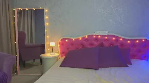 Snapshot of ariana_petite chatting on 03.02.25 Ariana online show from 03.02.25